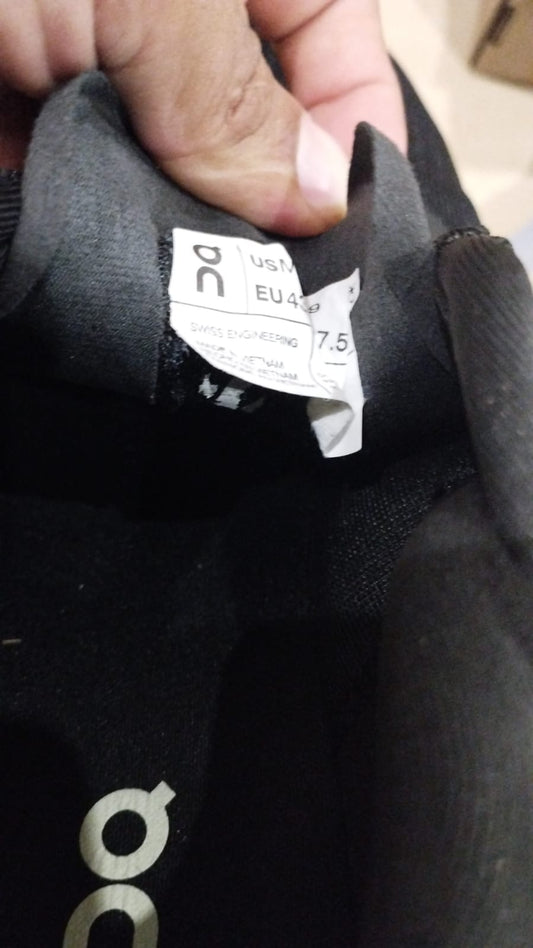 OUTLET 03 /Tenis Deportivo On-Cloud / Full Negro