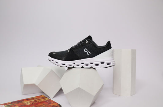 Tenis Casual On-Cloud Dama / Negro-Blanco Z12