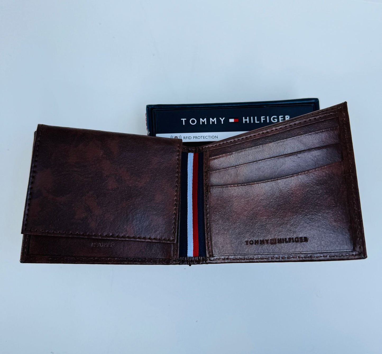 Billetera Para Hombre Marca Tommy Hilfiger Café US10
