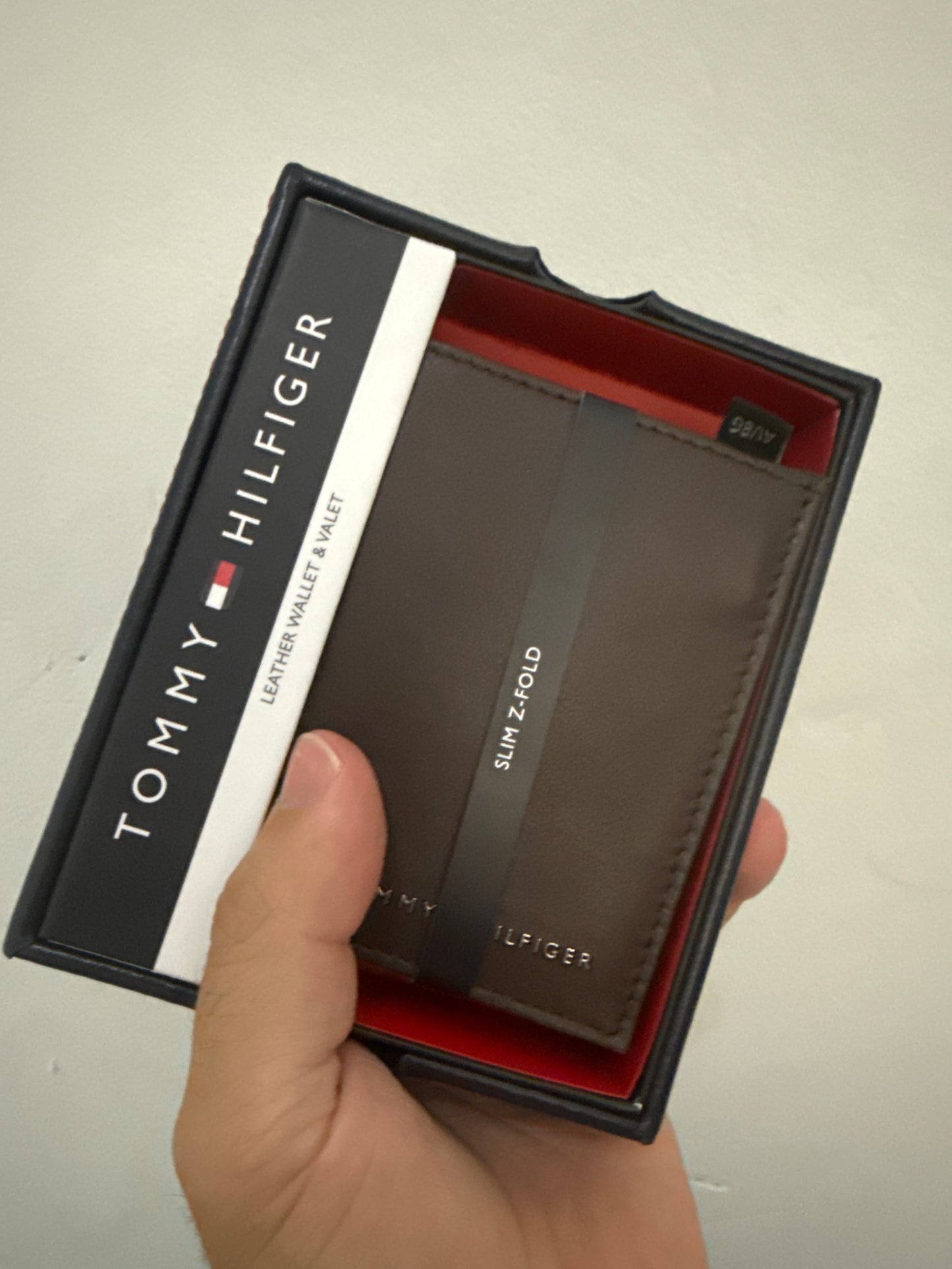 Billetera Para Hombre Marca Tommy Hilfiger Café US88
