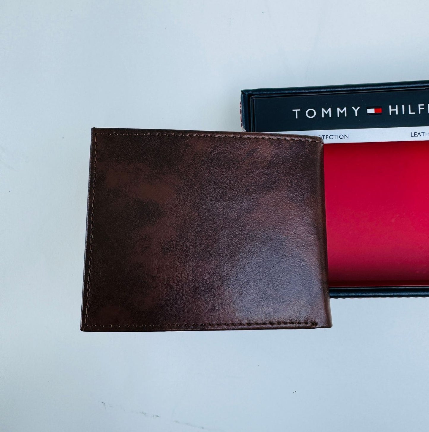 Billetera Para Hombre Marca Tommy Hilfiger Café US10