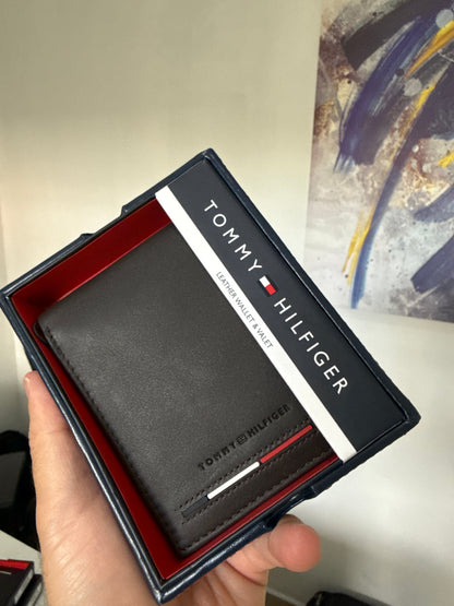 Billetera Para Hombre Marca Tommy Hilfiger Café Oscuro US89