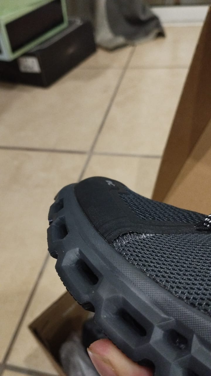 OUTLET 02/Tenis Casual  On-Cloud Dama / Negro-Negro