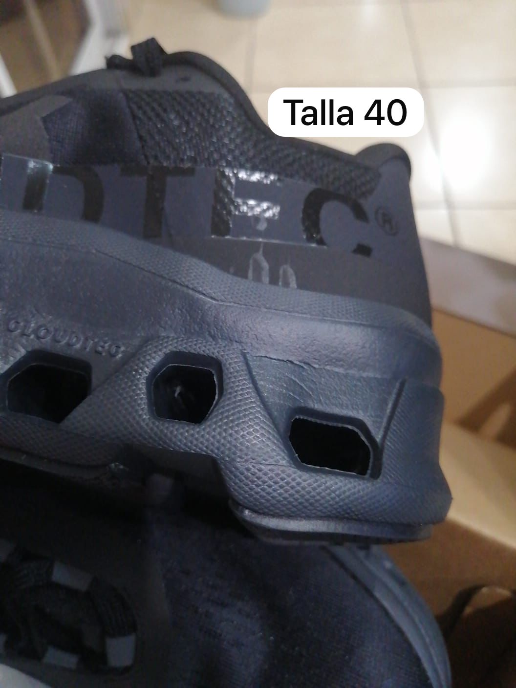 OUTLET 03 /Tenis Deportivo  On-Cloud / Full Negro