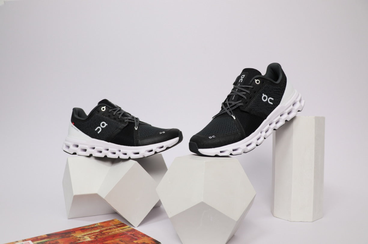 Tenis Casual On-Cloud Dama / Negro-Blanco   Z12